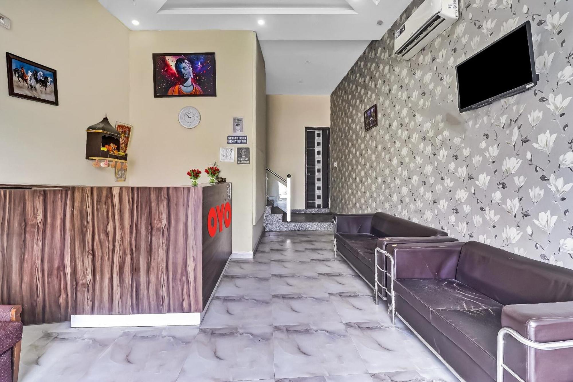 Hotel O Prince Home Stay Near Ambience Mall นิวเดลี ภายนอก รูปภาพ