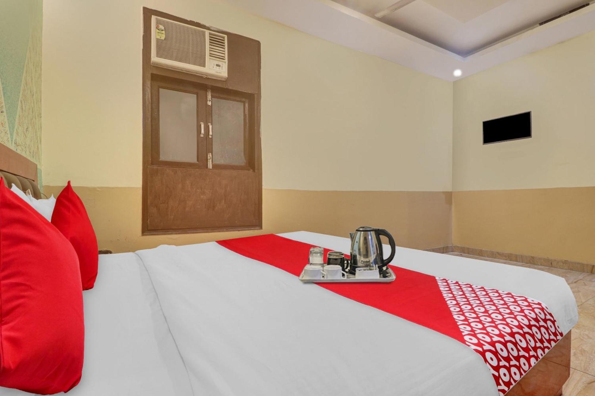 Hotel O Prince Home Stay Near Ambience Mall นิวเดลี ภายนอก รูปภาพ
