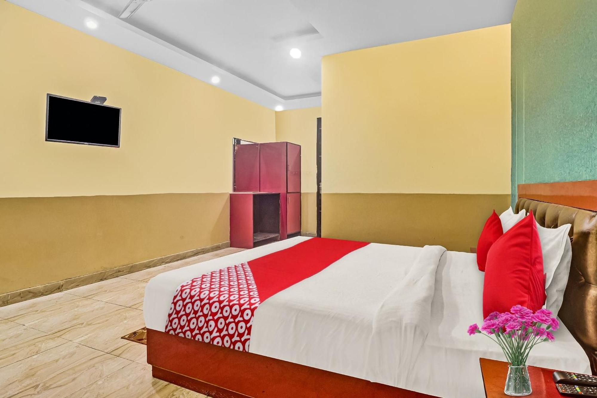 Hotel O Prince Home Stay Near Ambience Mall นิวเดลี ภายนอก รูปภาพ