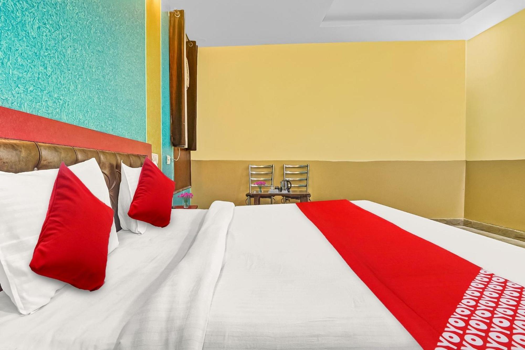 Hotel O Prince Home Stay Near Ambience Mall นิวเดลี ภายนอก รูปภาพ