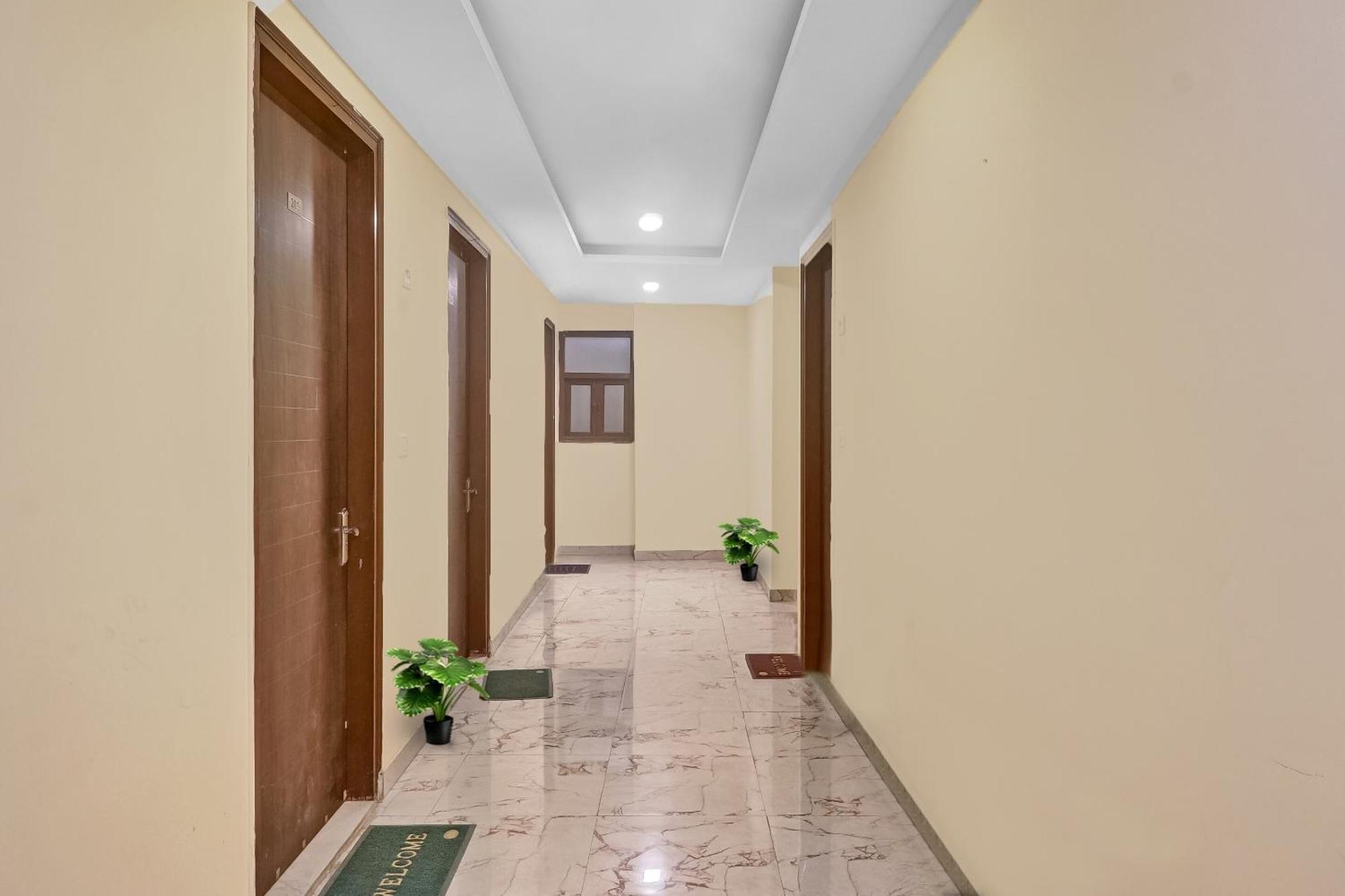 Hotel O Prince Home Stay Near Ambience Mall นิวเดลี ภายนอก รูปภาพ