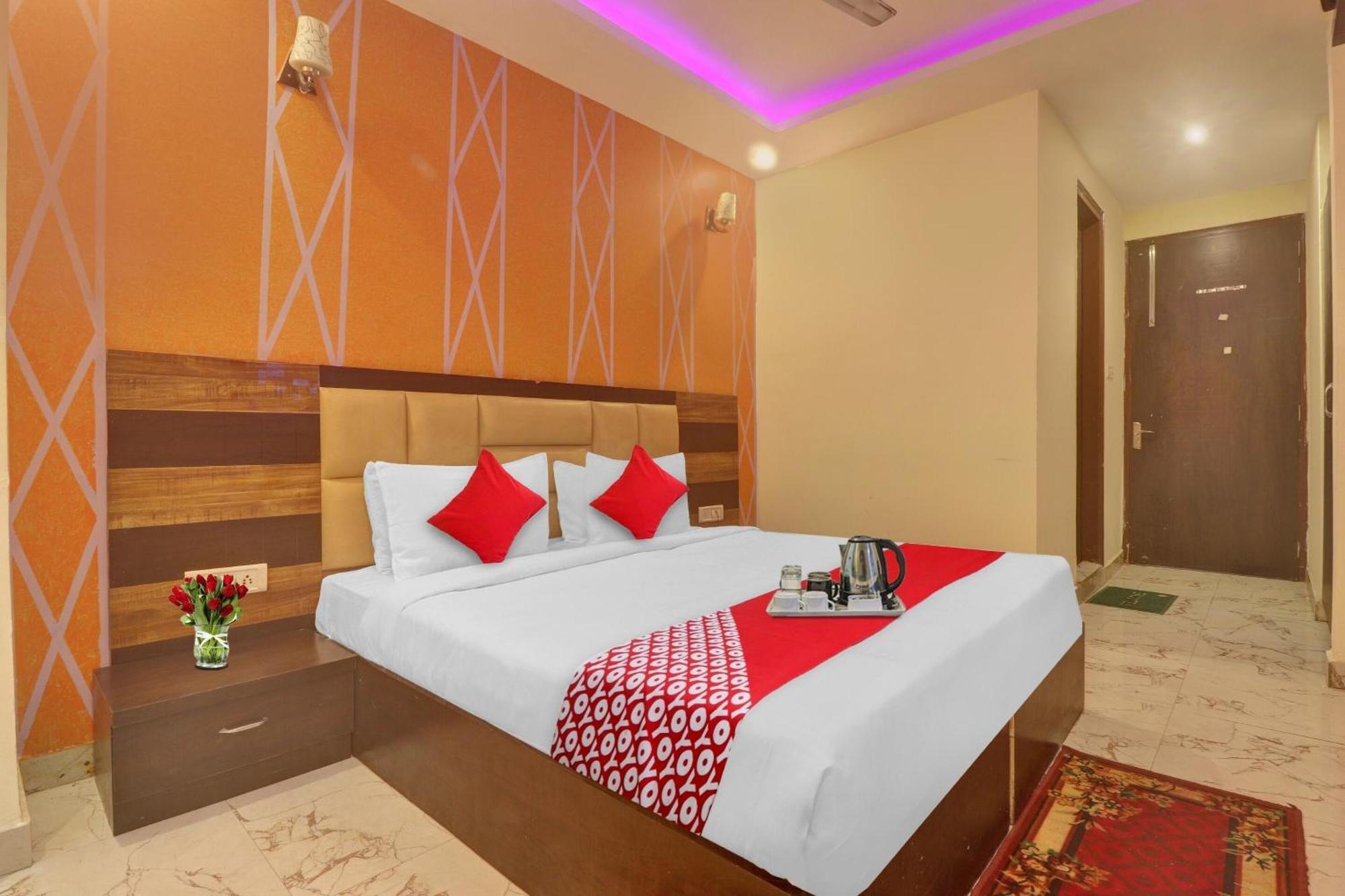 Hotel O Prince Home Stay Near Ambience Mall นิวเดลี ภายนอก รูปภาพ