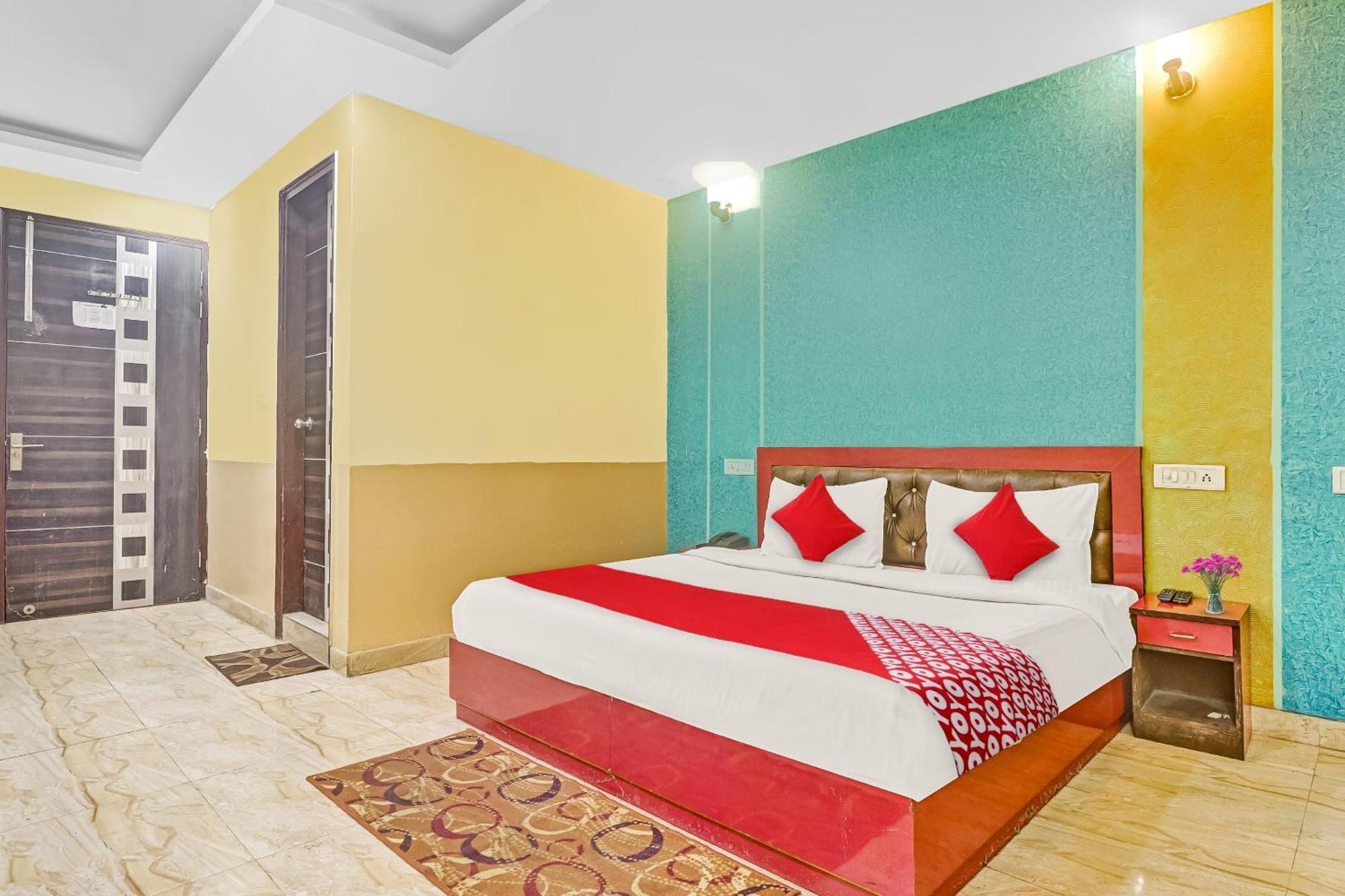 Hotel O Prince Home Stay Near Ambience Mall นิวเดลี ภายนอก รูปภาพ